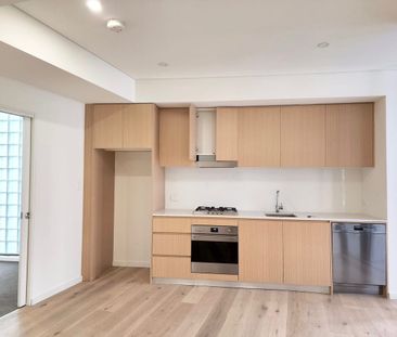 Premier Location! Large 1 Bedroom Apartment! - Photo 1