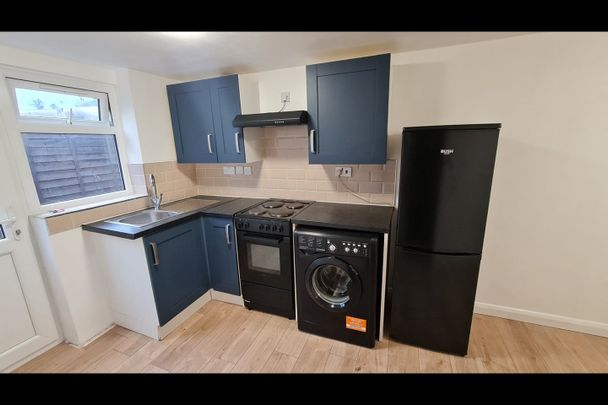 1 Bed Flat, Dallow Road, LU1 - Photo 1