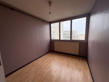 Location Appartement 4 pièces 74m² LILLE 59000 - Photo 2
