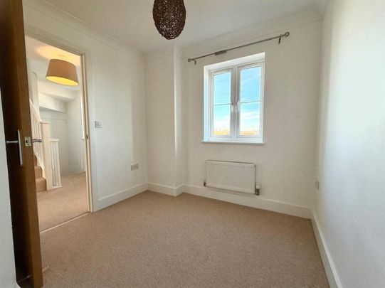 Russell Walk, Exeter - Photo 1