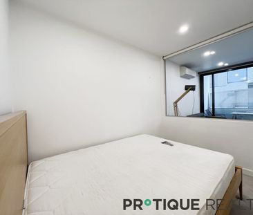 Partially furnished One Bedroom in West Melbourne - Photo 3