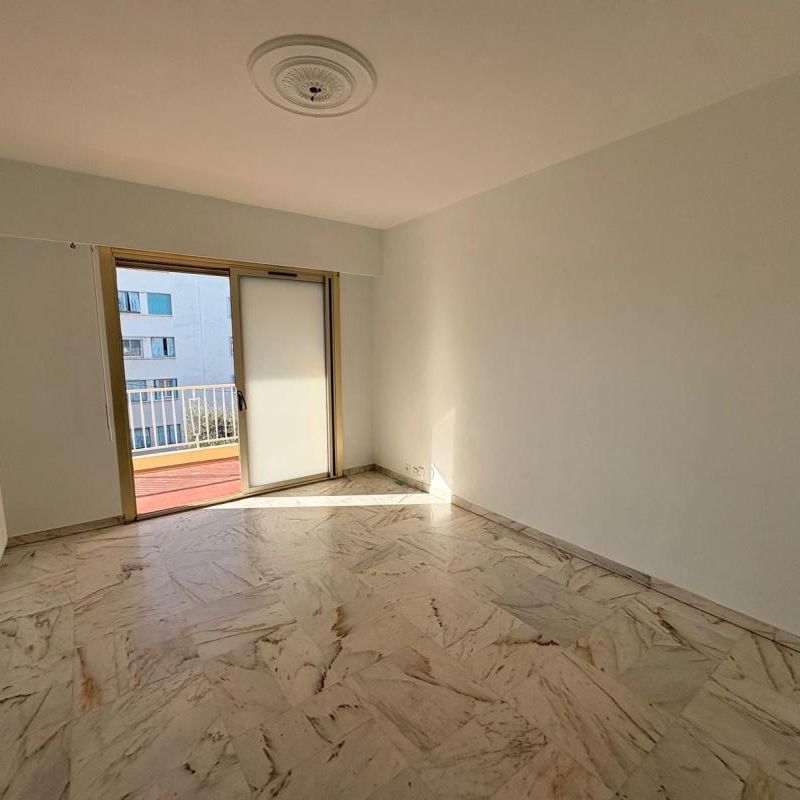 Location Appartement 2 pièces 52m² NICE 06300 - Photo 1