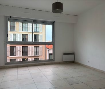 Location STUDIO 23m² Marseille 13007 Saint Victor - Photo 3