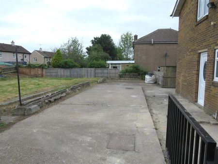 Dalton Green Lane, Huddersfield - Photo 3