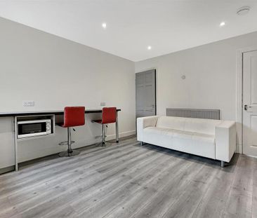 4 bedroom terraced house to rent - Photo 1