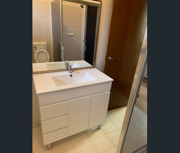 Walk to Hurstville Public School - Affordable rent for 3-bedroom vi... - Photo 1