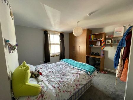 6 bedroom terraced house to rent - Photo 4