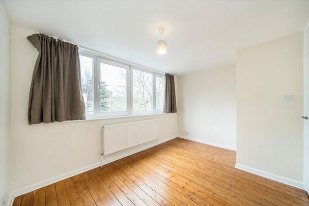 3 bedroom flat to rent - Photo 1