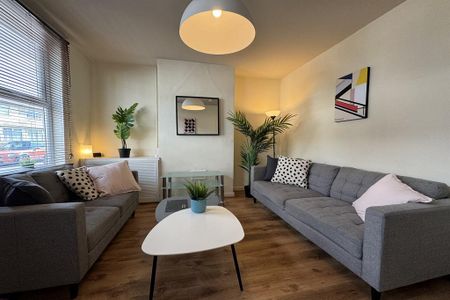 3 bedroom end of terrace house to rent - Photo 2