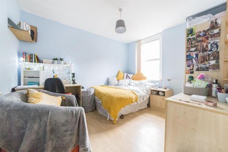 6 bedroom terraced house to rent - Photo 4