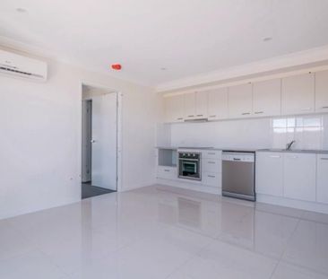 2/12 Swallowtail St, QLD, 4340, Rosewood - Photo 2