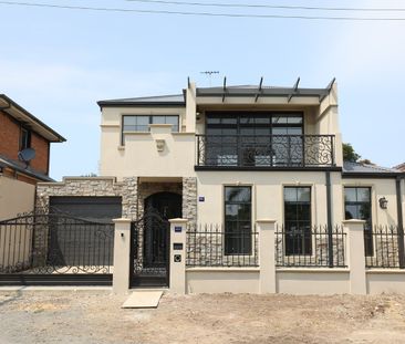 Partly Furnished Elegant Strathmore Residence with Style - Photo 5