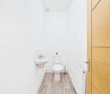 2 bedroom flat to rent - Photo 3