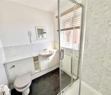 4 bedroom detached house to rent - Photo 2