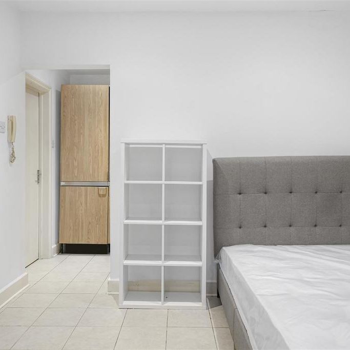 Studio to rent - Photo 1