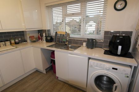 Clifton Road, Hornchurch, RM11 - Photo 5