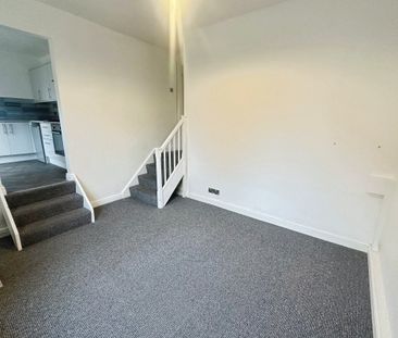 Steep Hill, LINCOLN - Photo 1