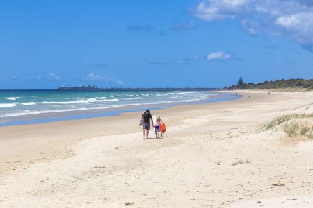 Charming 2-Bedroom Villa in Peaceful Diddillibah - Photo 2