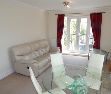 Newton Square, Bromsgrove - Photo 1