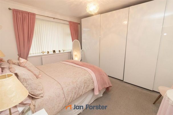 2 bedroom semi-detached bungalow to rent - Photo 1
