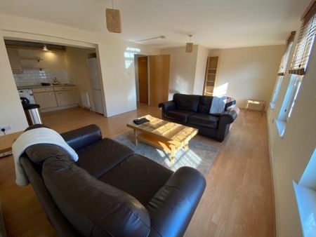 2 bedroom flat to rent - Photo 2