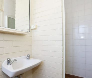 Low Maintenance and Secure Studio in Prime St Kilda Location - Photo 3