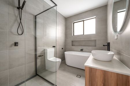 4 Bedroom Family Home - Photo 4