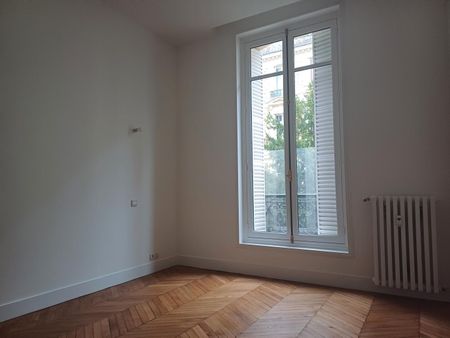 location Appartement F3 DE 100m² À PARIS - Photo 2