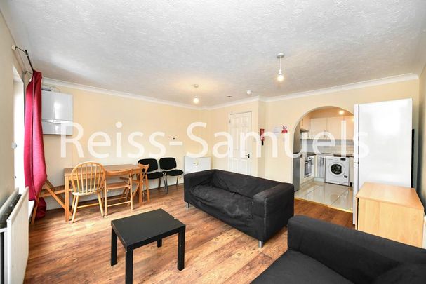 6 bedroom semi-detached house to rent - Photo 1