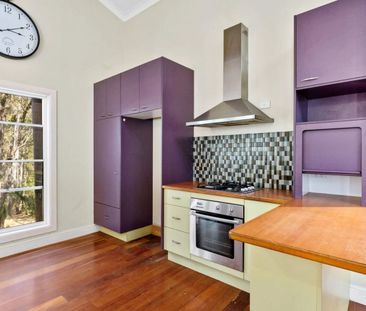Dual-Living Opportunity in Koala Beach - 2 minutes to the beach! - Photo 6