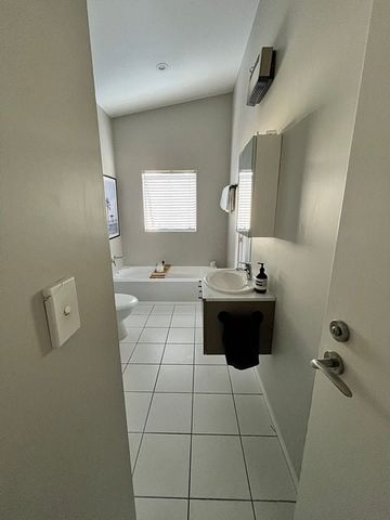 Three Bedroom Modern Townhouse with Large Backyard - Photo 4