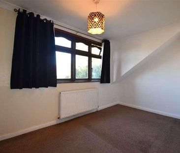 Great Gardens Road, Hornchurch, Essex, RM11 - Photo 2