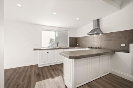 GEORGOUSLY UPDATED TWO BEDROOM HOME IN POPULAR BALLARAT EAST LOCALE - Photo 4