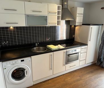 Studio Flat, Oceana Boulevard, SO14 - Photo 3