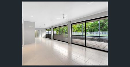 Luxurious Property with Stunning Mountain Views in Peaceful Gordonvale - Photo 2