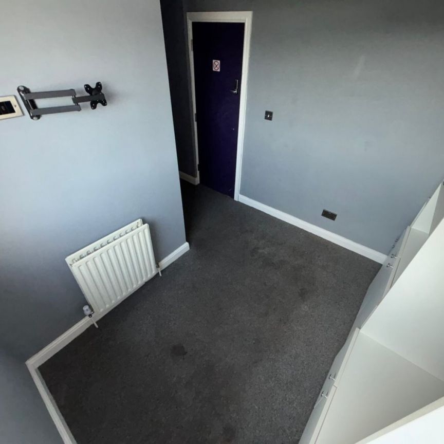 1 bed House Share - To Let - Photo 1
