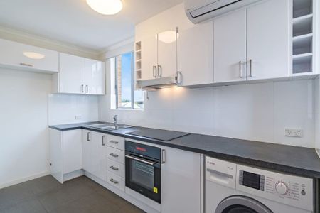 MODERN TWO BEDROOM APARTMENT - Photo 3