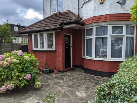 2 Bed Flat, Leeside Crescent, NW11 - Photo 5