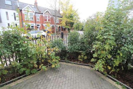 Gunnersbury Lane, Acton, W3 - Photo 5