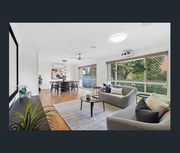 Single Level Executive Family Home - Great Location - Photo 3
