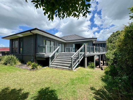 Super spacious Farm Cove family home - Photo 2