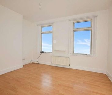 Hainault Road, Romford, RM5 - Photo 3