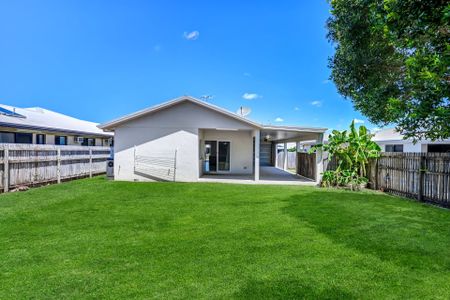 Charming and Versatile Home in Bushland Beach - Photo 3