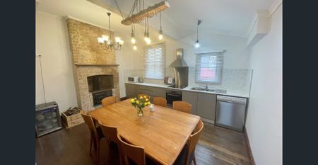 Charming Three-Bedroom Cottage in Prime Katoomba Location - Photo 4