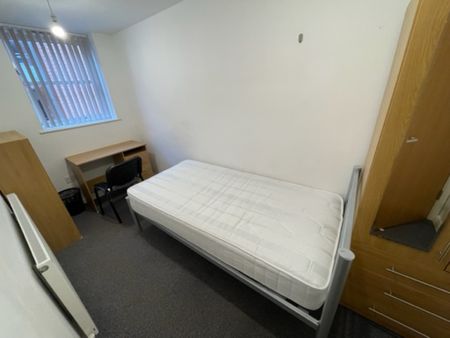 4 Bed Student Accommodation - Photo 5