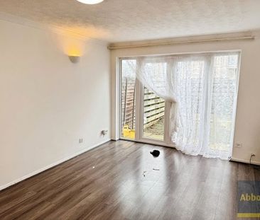 Ravensfield, Basildon - Photo 1