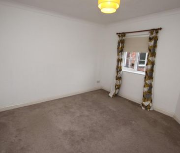 4 bedroom end of terrace house to rent - Photo 5