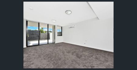 GROUND FLOOR GARDEN APARTMENT!!! - Photo 3