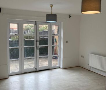 2 Bed Flat, Falmouth Way, E17 - Photo 2