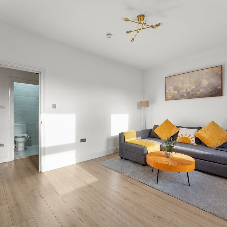 2 Bed Flat, Plashet Grove, E6 - Photo 1